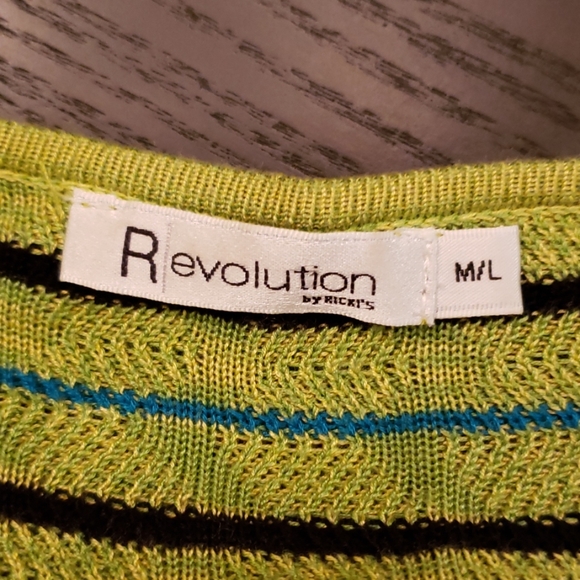 REVOLUTION BY RICKI'S Light Knit Sweater - Picture 4 of 6